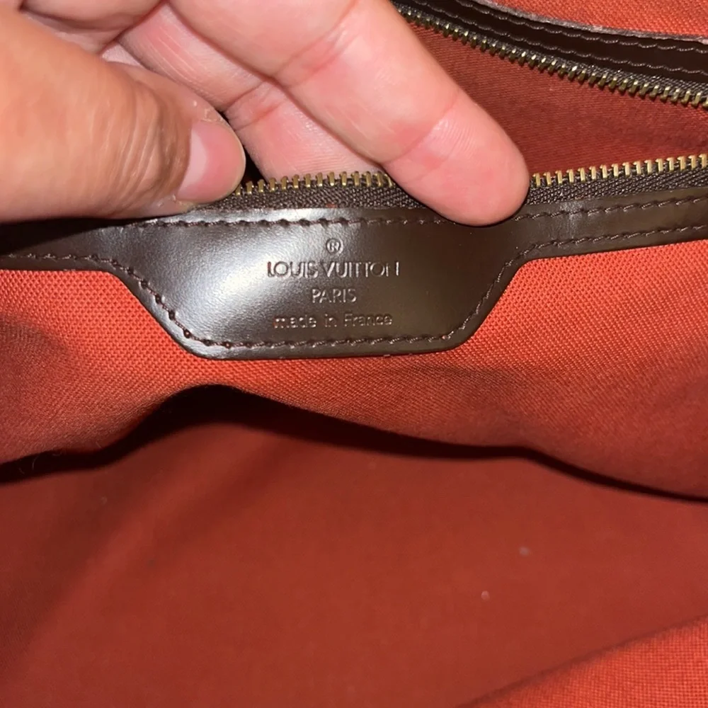 Authentic LV purse large. Good condition. Serial number is SO898. - Picture 9 of 17